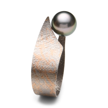 Ring aus Palladium und Rotgold mit einer Tahitiperle